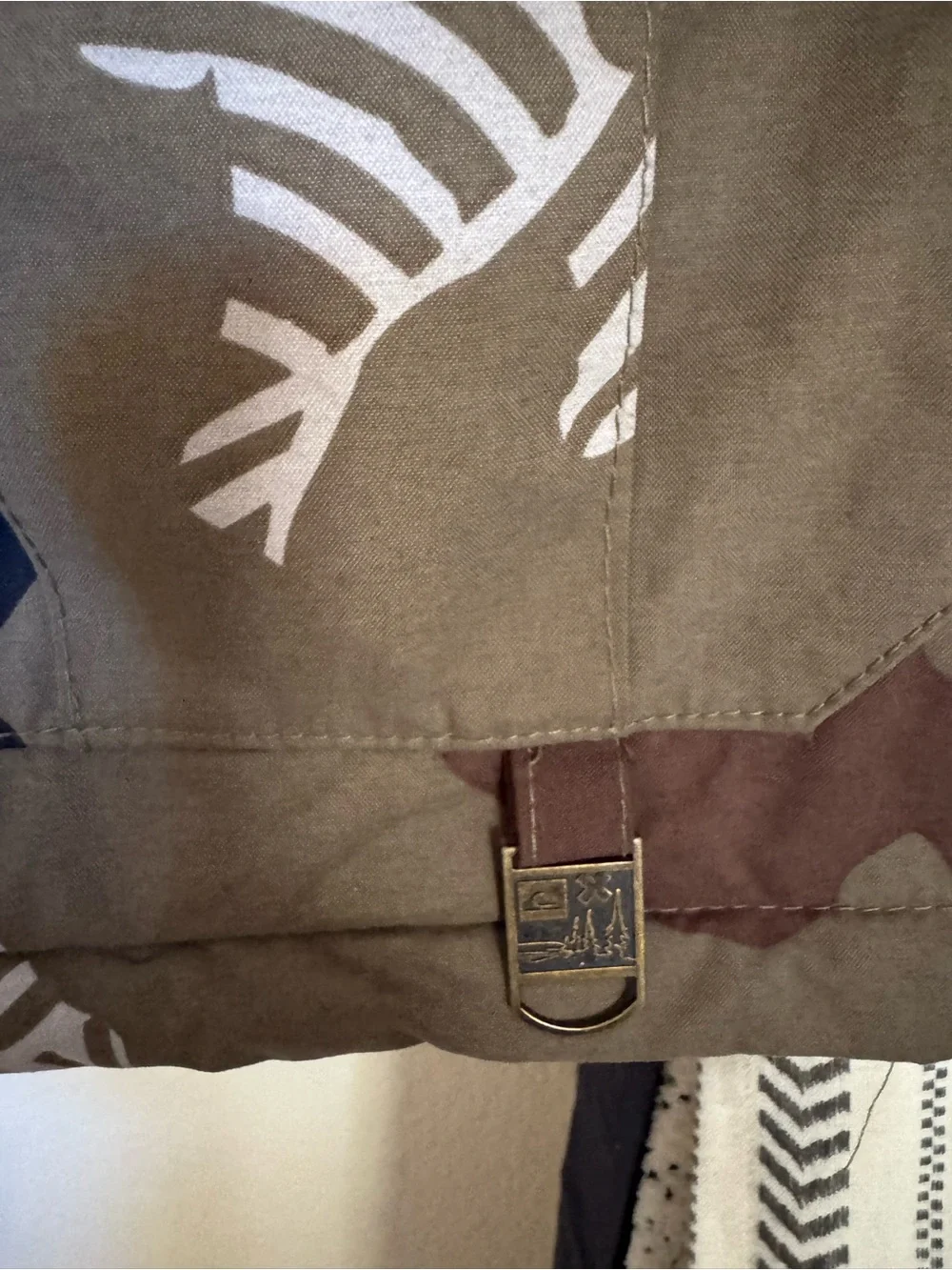 Quiksilver XL Camo Zebra Print Snowboard Jacket – Unisex Teen/Boys/Girls